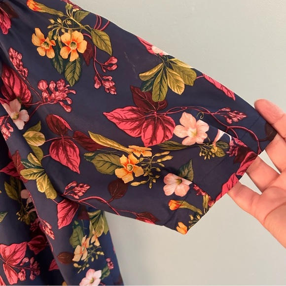 Tommy Bahama Floral Silk Blouse. Size Small. - Picture 5 of 9